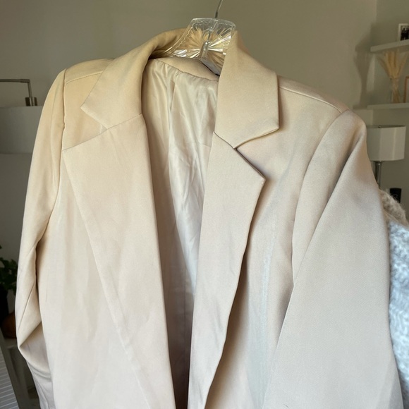 Adika Peachy / Tan Oversized Blazer - Picture 3 of 3